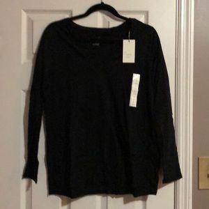 Ladies black long sleeve V-neck T-shirt